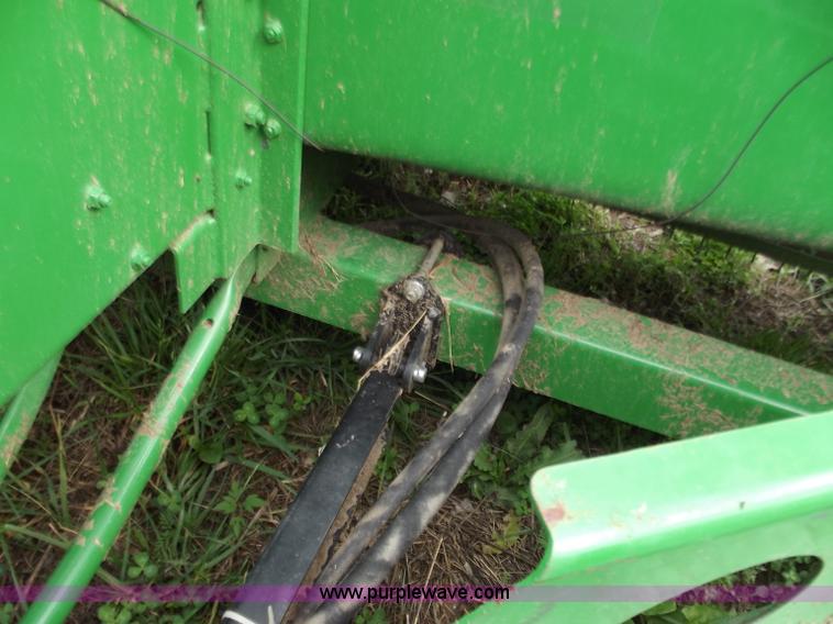 image for item C2105 2005 Hoelscher 1000 bale accumulator