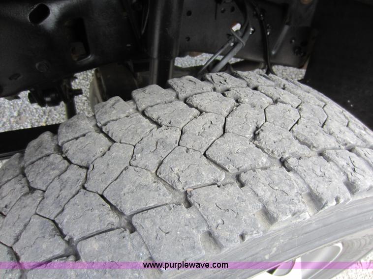 image for item C5496 2001 Ford F450 XL Super Duty flatbed pickup truck