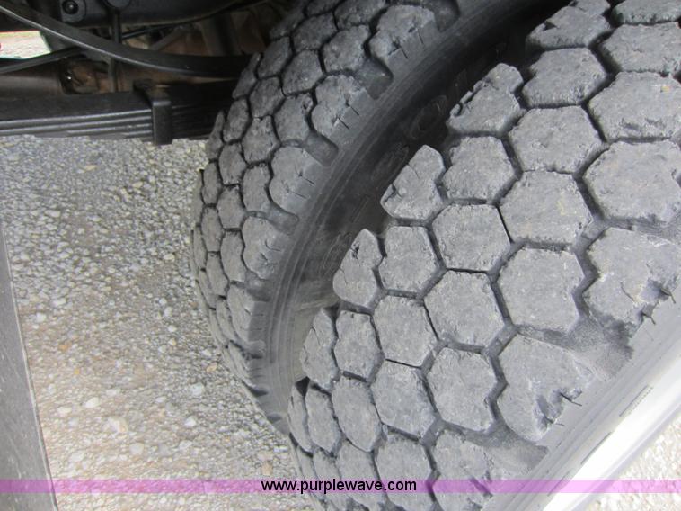 image for item C5496 2001 Ford F450 XL Super Duty flatbed pickup truck