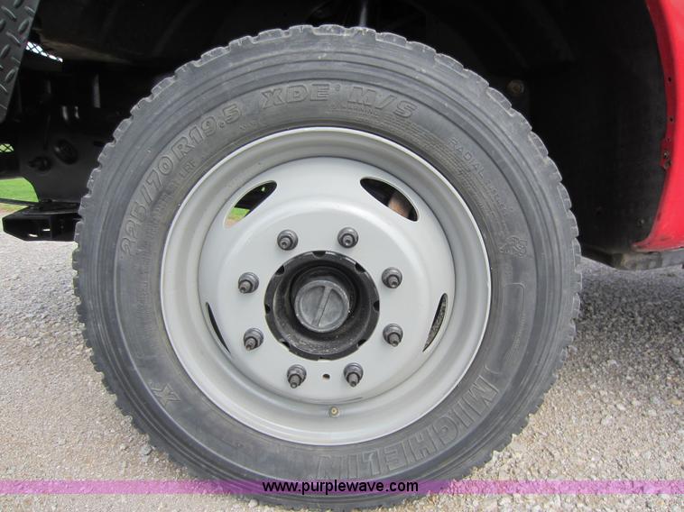 image for item C5496 2001 Ford F450 XL Super Duty flatbed pickup truck