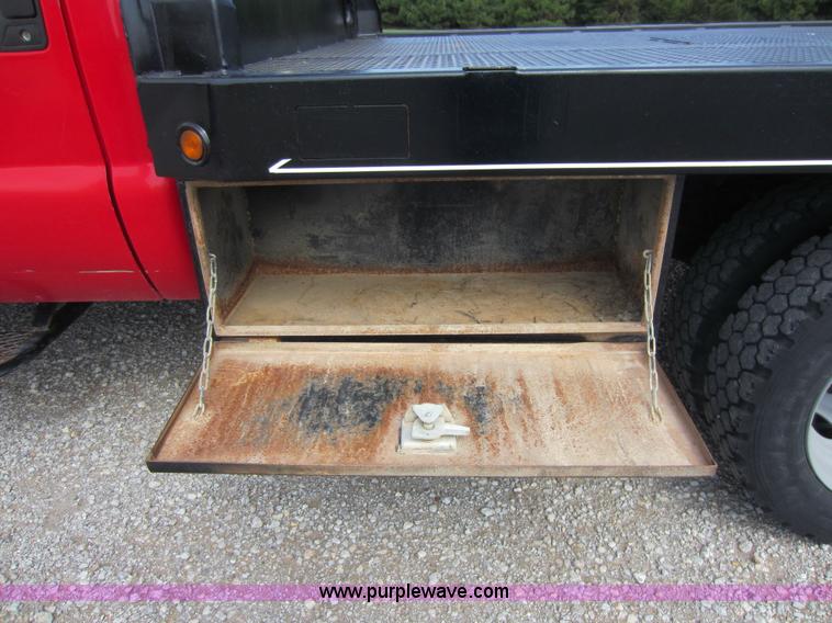 image for item C5496 2001 Ford F450 XL Super Duty flatbed pickup truck