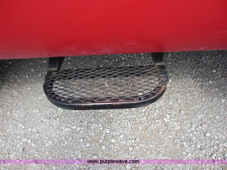 image for item C5496 2001 Ford F450 XL Super Duty flatbed pickup truck