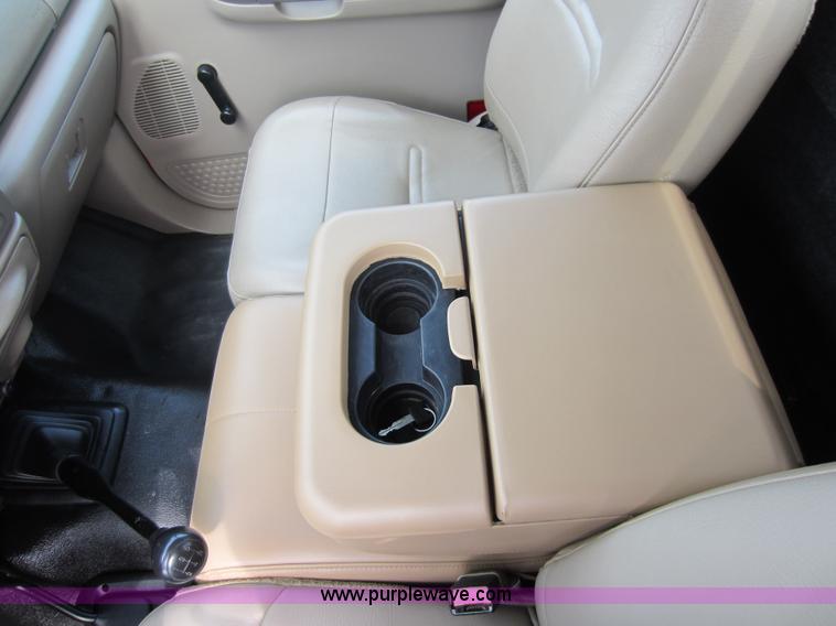 image for item C5496 2001 Ford F450 XL Super Duty flatbed pickup truck