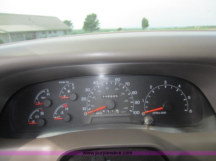 image for item C5496 2001 Ford F450 XL Super Duty flatbed pickup truck