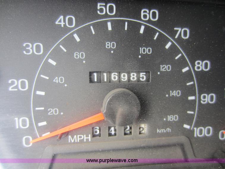 image for item C5496 2001 Ford F450 XL Super Duty flatbed pickup truck