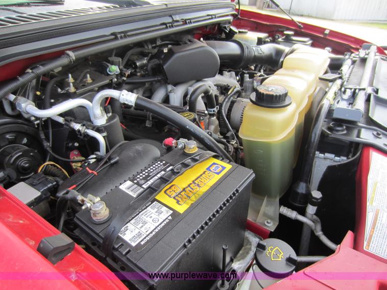 image for item C5496 2001 Ford F450 XL Super Duty flatbed pickup truck