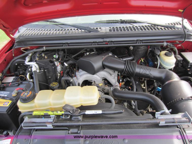 image for item C5496 2001 Ford F450 XL Super Duty flatbed pickup truck