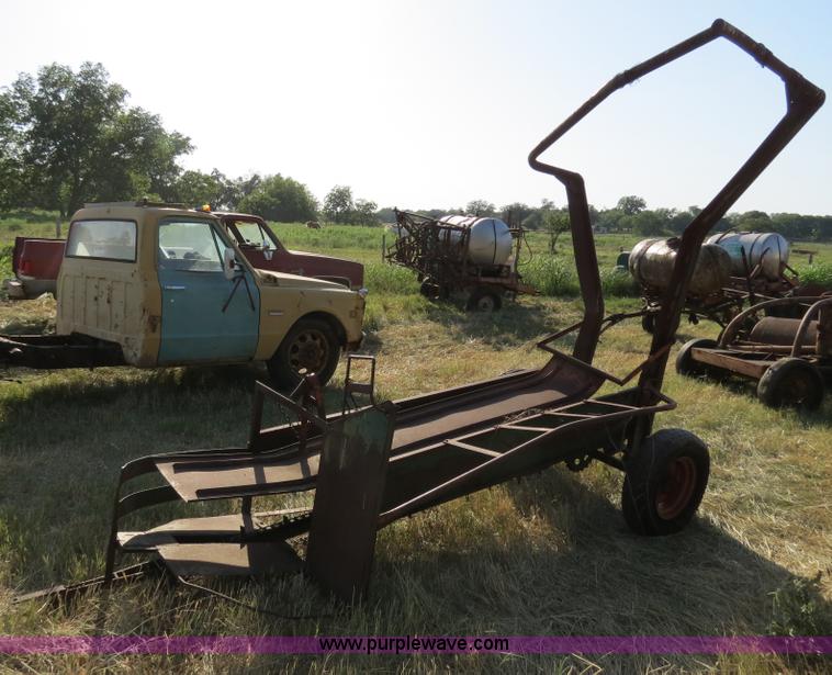 image for item C9699 Pop-up small square bale loader