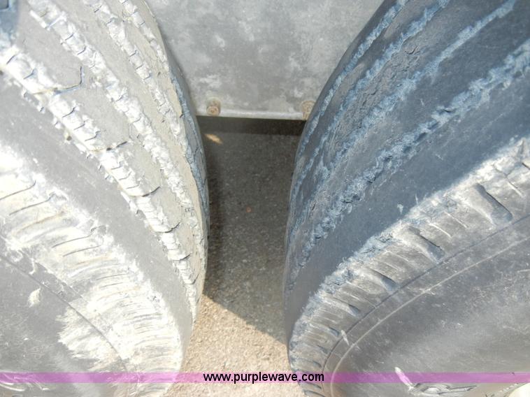 image for item D4060 2006 Liberty 20' gooseneck stock trailer