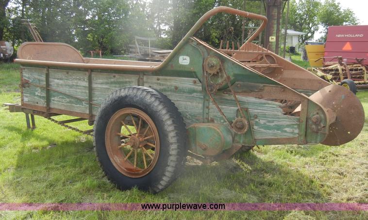 image for item D4071 John Deere L&M manure spreader