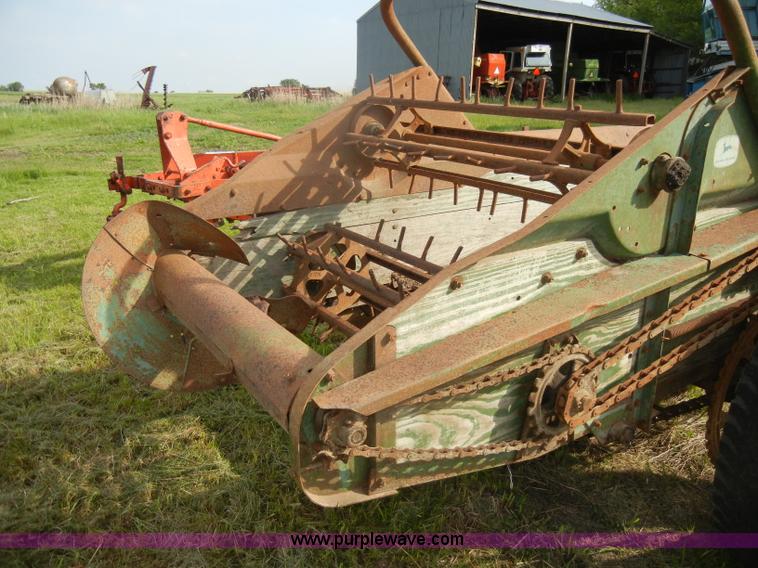 image for item D4071 John Deere L&M manure spreader