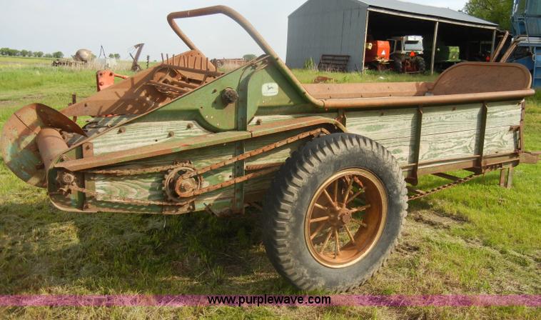 image for item D4071 John Deere L&M manure spreader