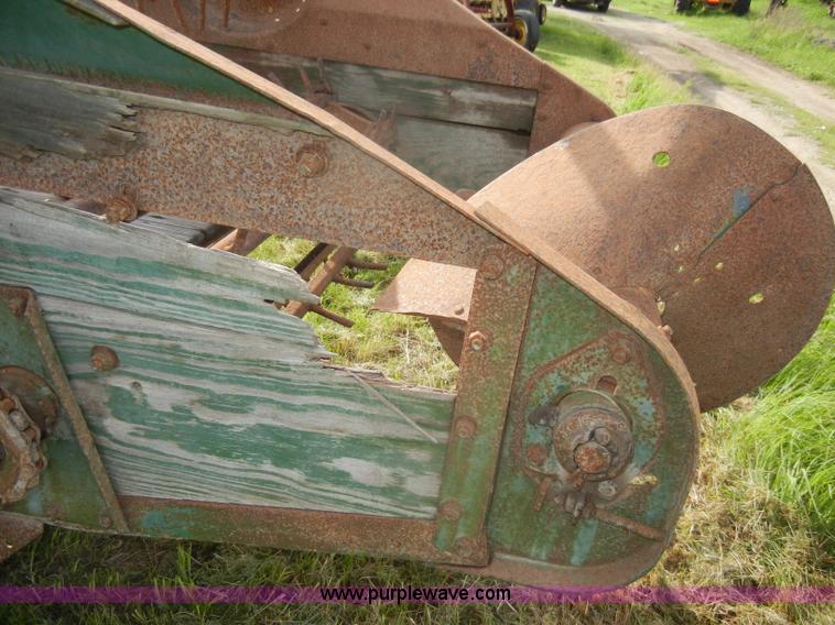 image for item D4071 John Deere L&M manure spreader