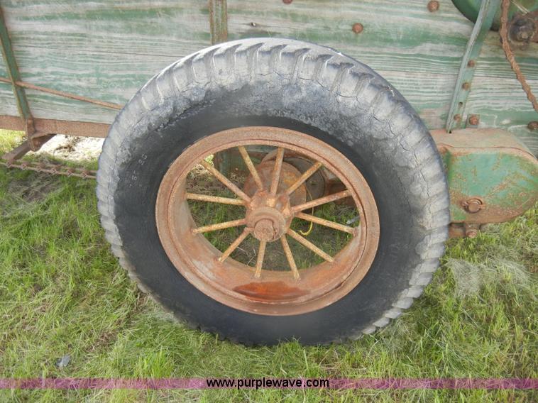 image for item D4071 John Deere L&M manure spreader