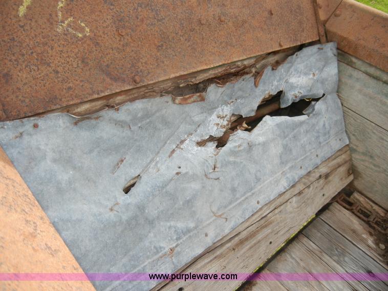 image for item D4071 John Deere L&M manure spreader