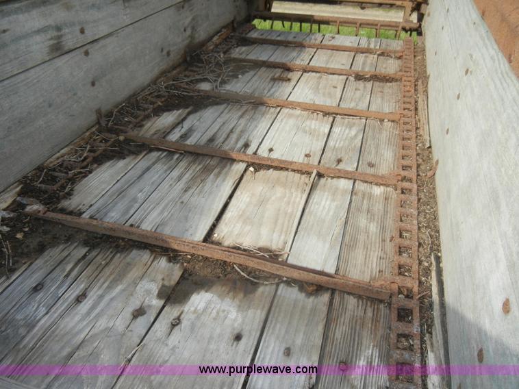 image for item D4071 John Deere L&M manure spreader