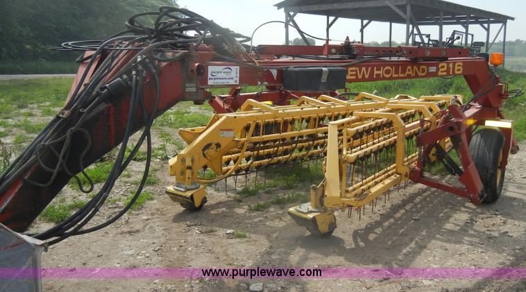 image for item D4073 2005 New Holland 216 twin rake