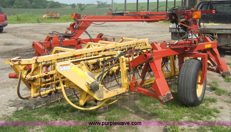 image for item D4073 2005 New Holland 216 twin rake