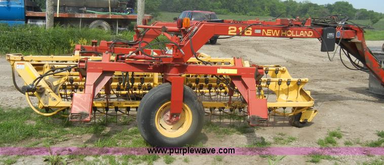 image for item D4073 2005 New Holland 216 twin rake