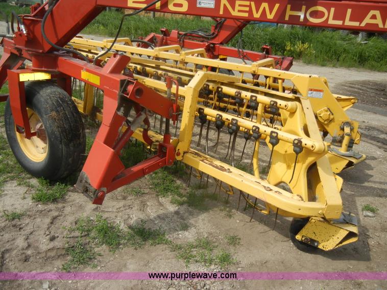 image for item D4073 2005 New Holland 216 twin rake