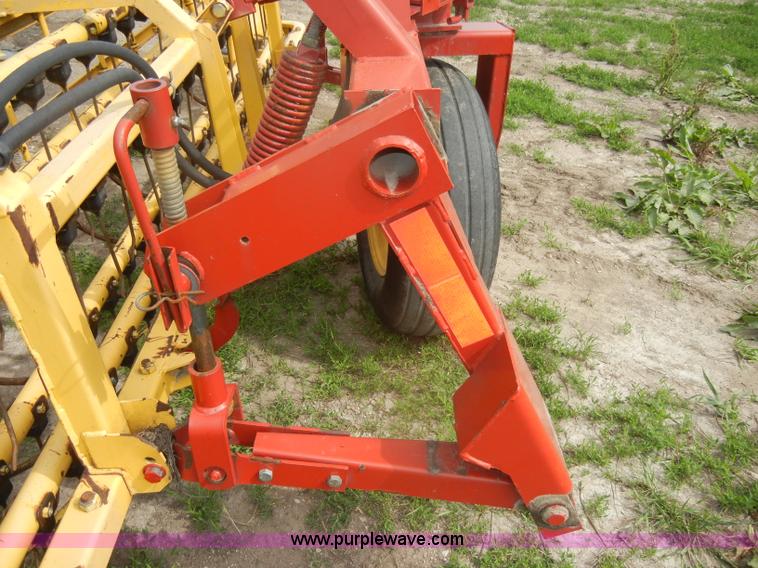 image for item D4073 2005 New Holland 216 twin rake