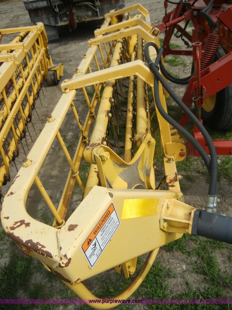 image for item D4073 2005 New Holland 216 twin rake