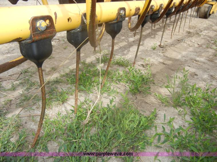 image for item D4073 2005 New Holland 216 twin rake