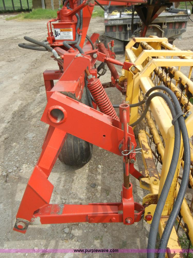 image for item D4073 2005 New Holland 216 twin rake