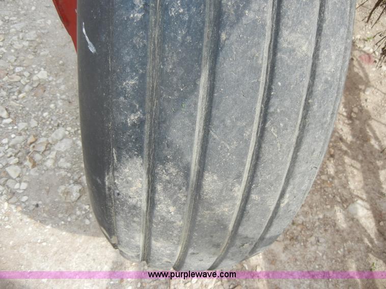 image for item D4073 2005 New Holland 216 twin rake