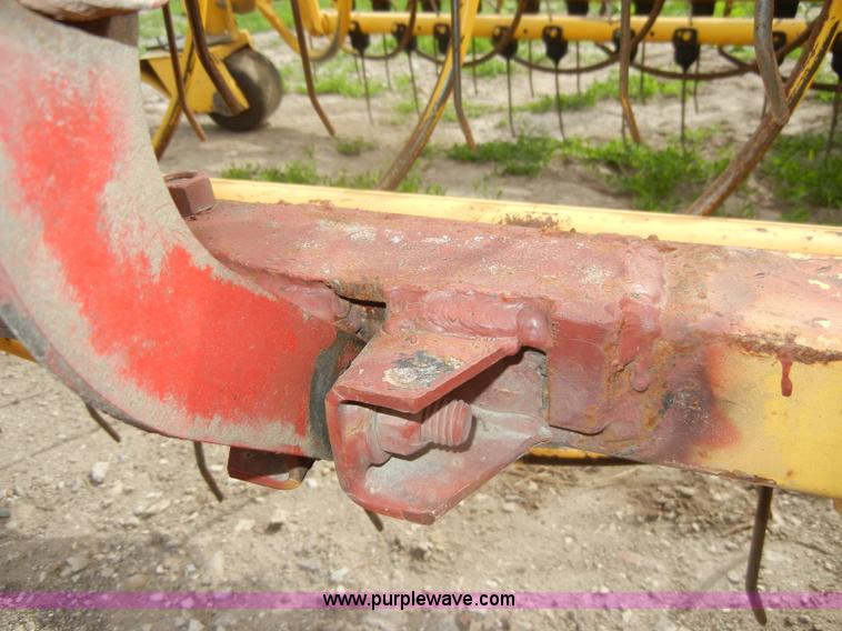 image for item D4073 2005 New Holland 216 twin rake