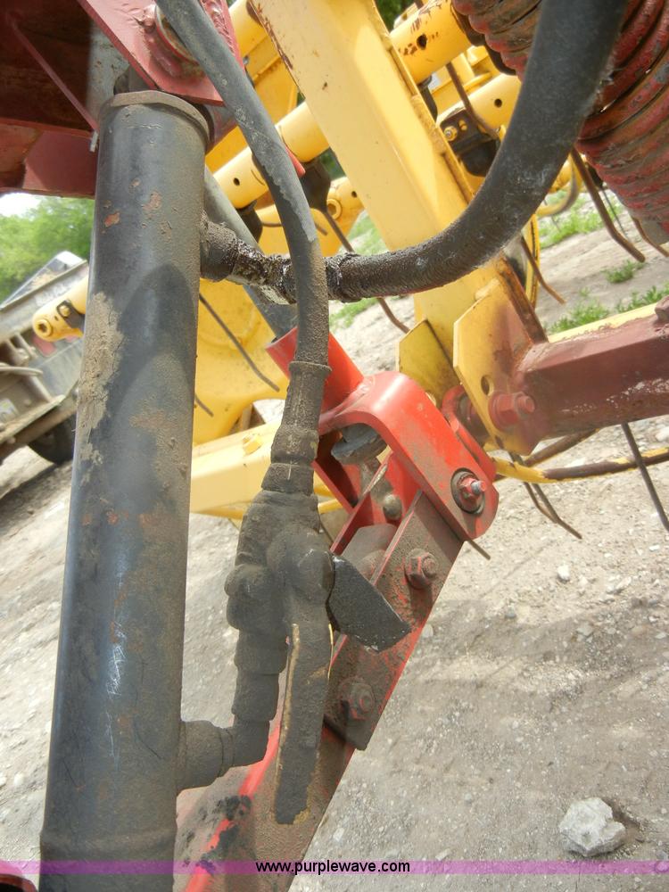 image for item D4073 2005 New Holland 216 twin rake