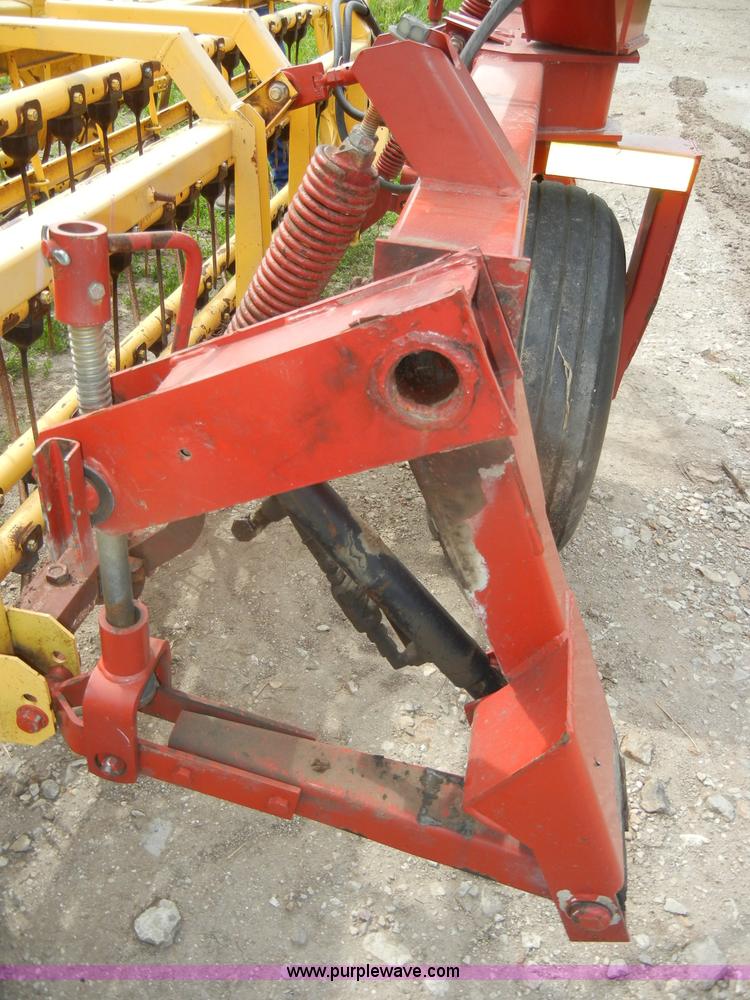 image for item D4073 2005 New Holland 216 twin rake