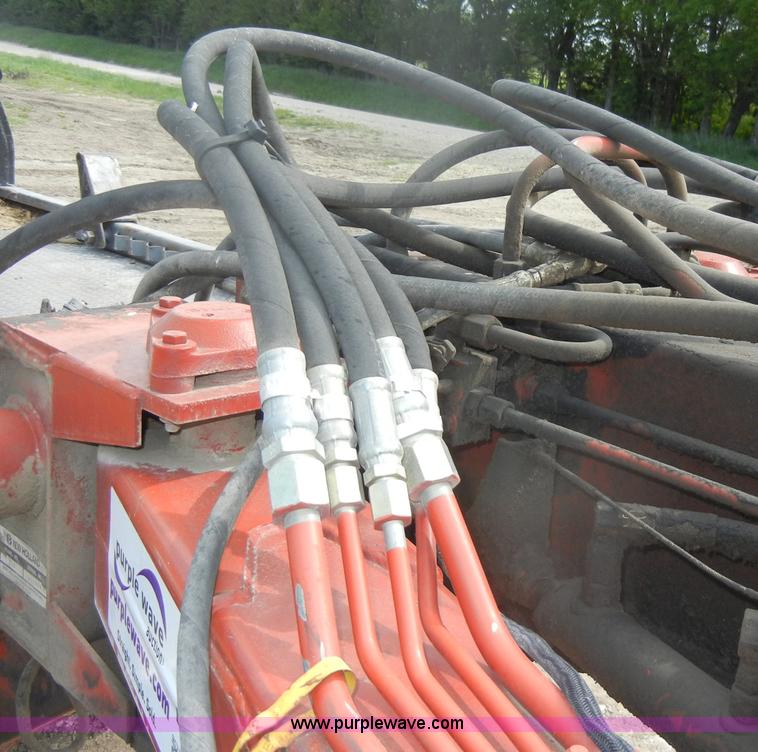 image for item D4073 2005 New Holland 216 twin rake