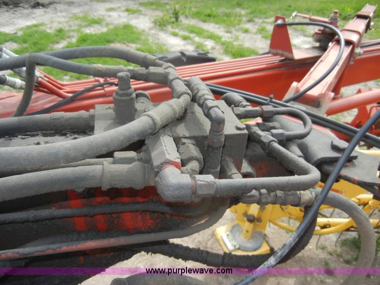 image for item D4073 2005 New Holland 216 twin rake