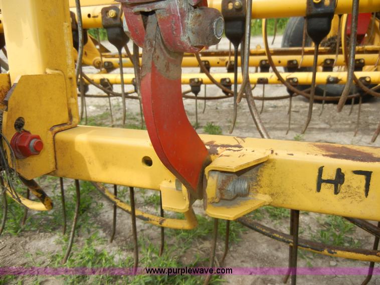 image for item D4073 2005 New Holland 216 twin rake