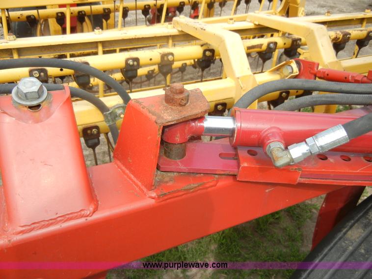 image for item D4073 2005 New Holland 216 twin rake