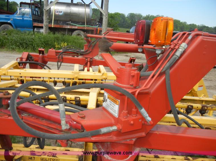 image for item D4073 2005 New Holland 216 twin rake