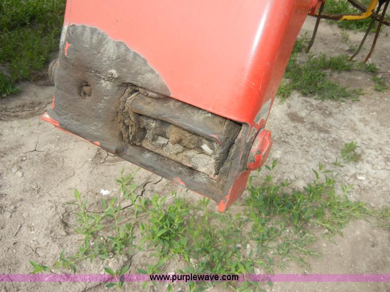 image for item D4073 2005 New Holland 216 twin rake