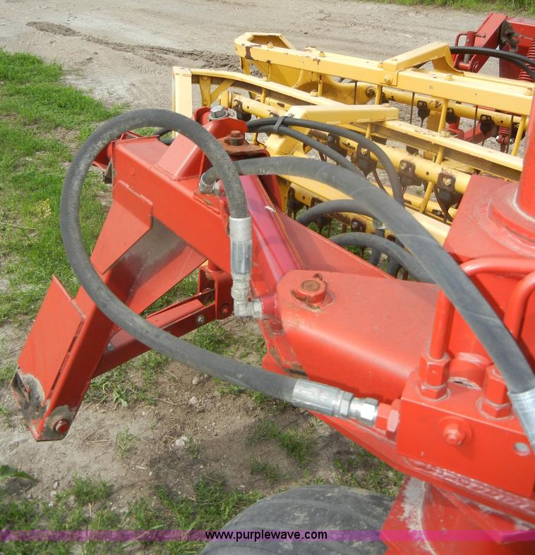 image for item D4073 2005 New Holland 216 twin rake