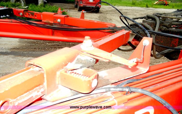 image for item D4073 2005 New Holland 216 twin rake