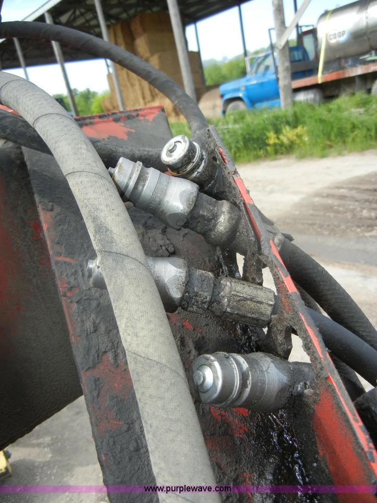 image for item D4073 2005 New Holland 216 twin rake