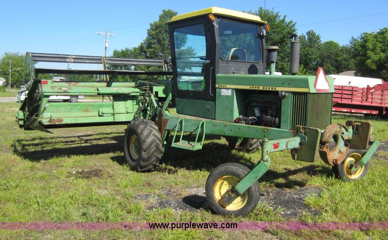 image for item D5502 1981 John Deere 2420 self-propelled swather