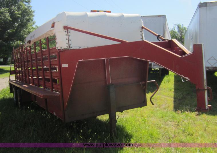 image for item D5508 1994 Coose gooseneck livestock trailer
