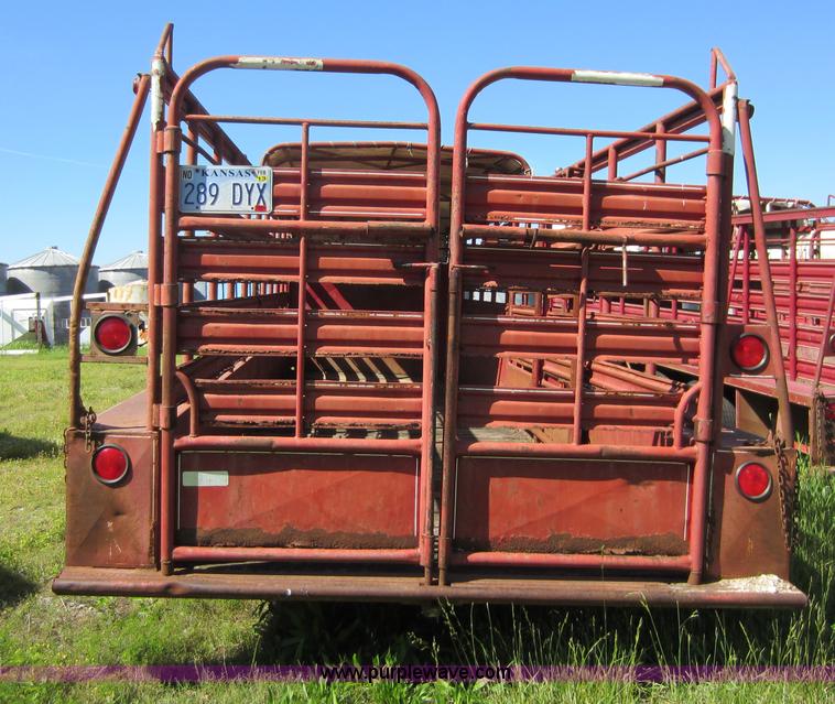 image for item D5508 1994 Coose gooseneck livestock trailer
