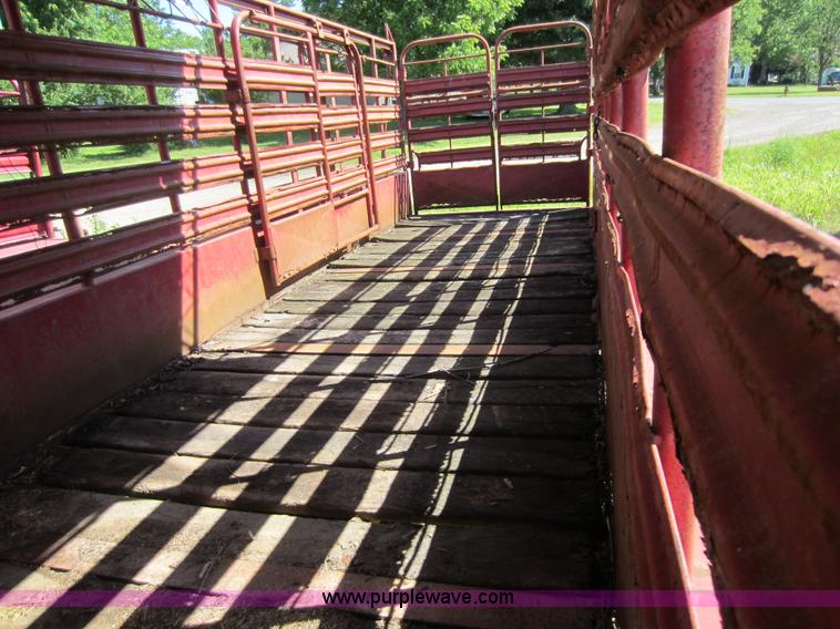 image for item D5508 1994 Coose gooseneck livestock trailer