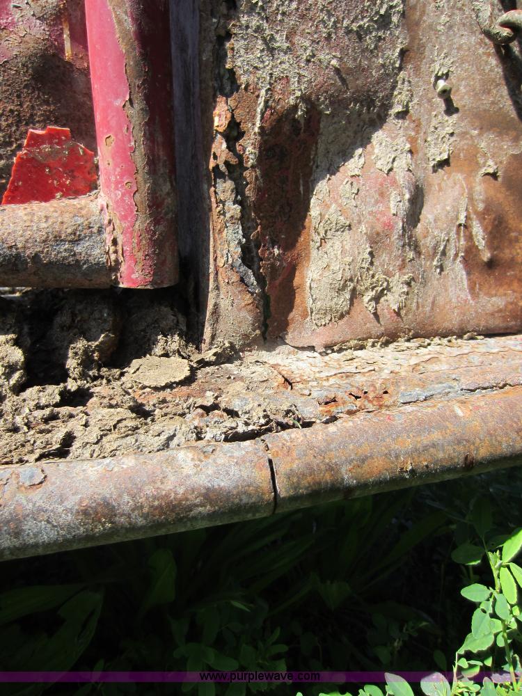 image for item D5509 1999 Coose gooseneck livestock trailer