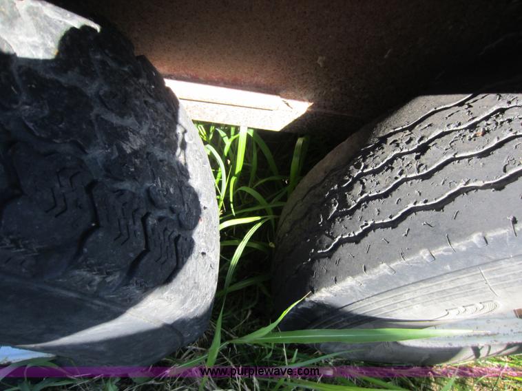 image for item D5509 1999 Coose gooseneck livestock trailer