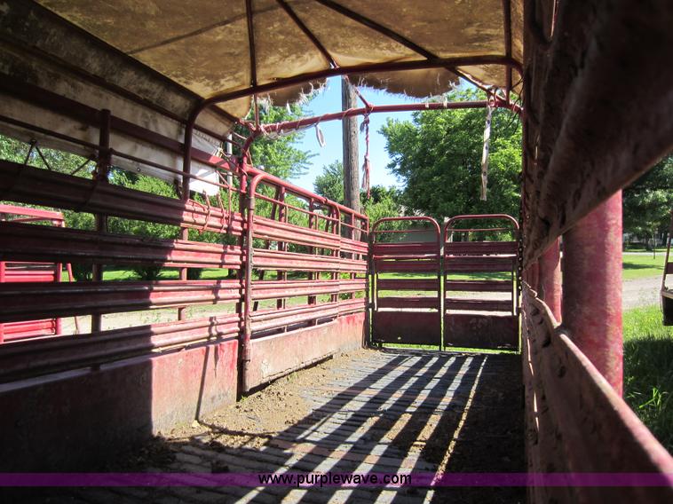 image for item D5509 1999 Coose gooseneck livestock trailer