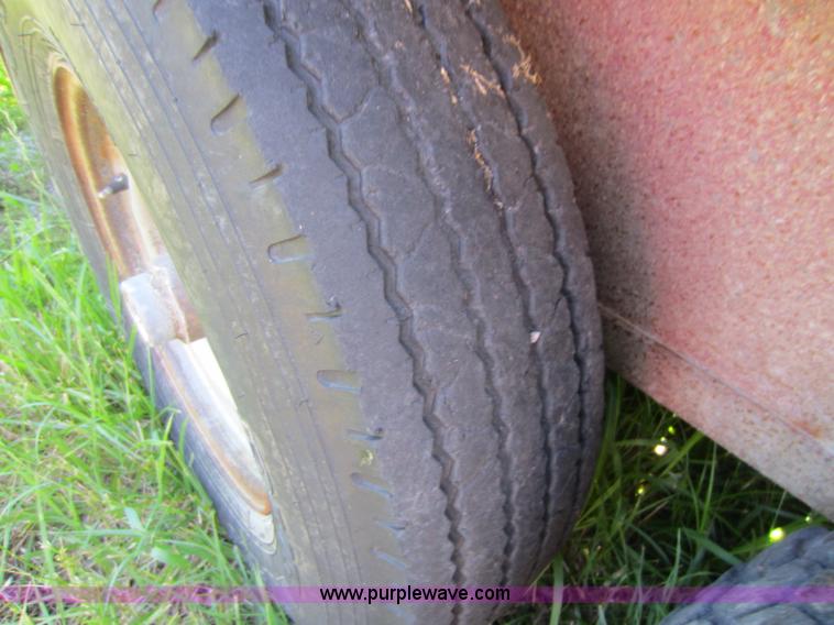 image for item D5509 1999 Coose gooseneck livestock trailer