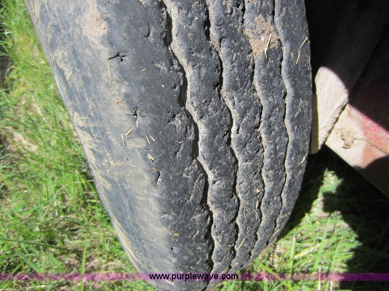 image for item D5510 2001 Coose gooseneck livestock trailer